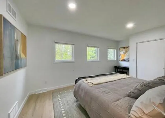 Holiday home Sunlit 3 Bedroom - Elevated Deck And Garage *