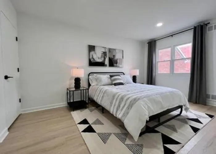 Sunlit 3 Bedroom - Elevated Deck And Garage *