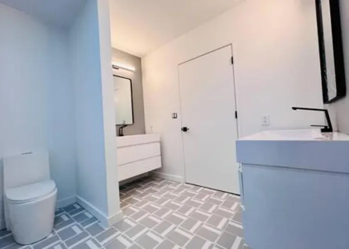 Sunlit 3 Bedroom - Elevated Deck And Garage Holiday home Pittsburgh