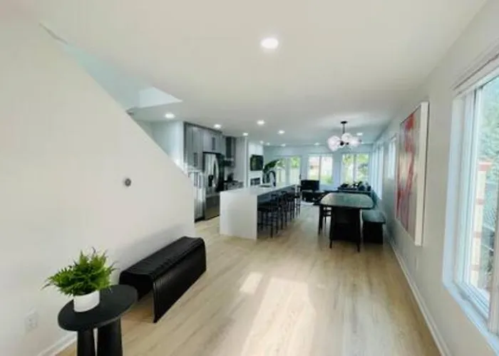 Holiday home Sunlit 3 Bedroom - Elevated Deck And Garage